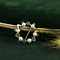 vintage Gouden broche met saffier en parel 14 krt