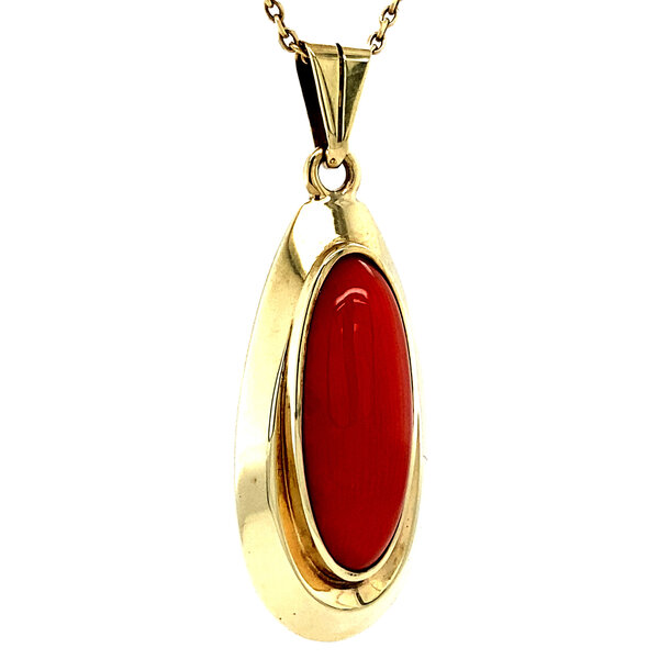vintage Pendant with blood coral 8 kt