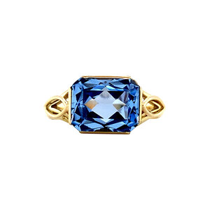Gouden ring met blauwe spinel 14 krt