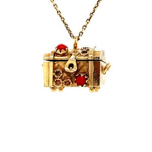 Golden treasure chest pendant with blood coral 14 kt