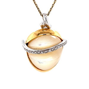 Gold pendant with mother-of-pearl and diamond 18 kt