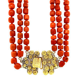Blood coral necklace with gold clasp 14 krt