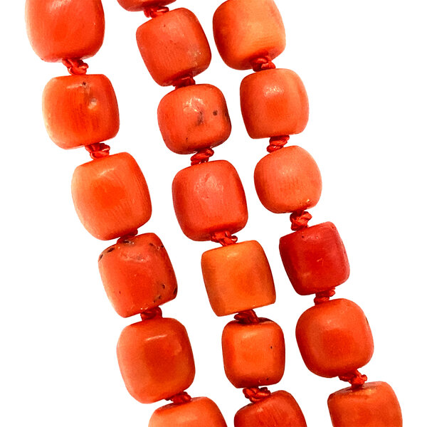 vintage Bloedkoraal collier met gouden sluiting 14 krt