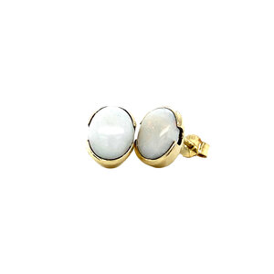 Gold ear studs with opal 14 krt