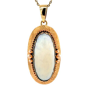 Gold pendant with opal 14 kt