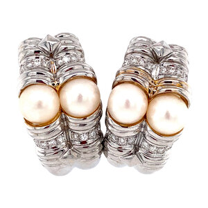 Wedge gold earrings with pearl and diamond 18 krt