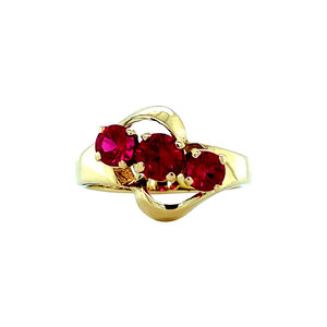Gold ring with ruby 14 krt