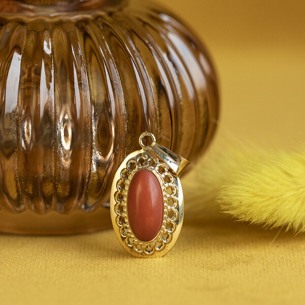 vintage Gold pendant with blood coral 14 kt