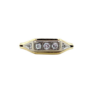 Gold ring with diamonds 14 krt