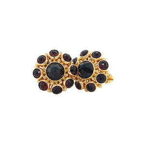 Gold entourage ear studs with garnet 14 krt