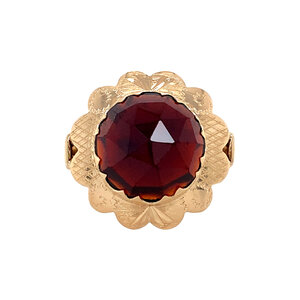 Gold ring with garnet 14 kt
