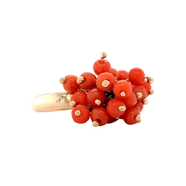 vintage Gold ring with blood coral 14 kt