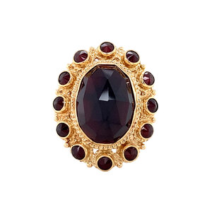 Gold ring with garnet 14 krt