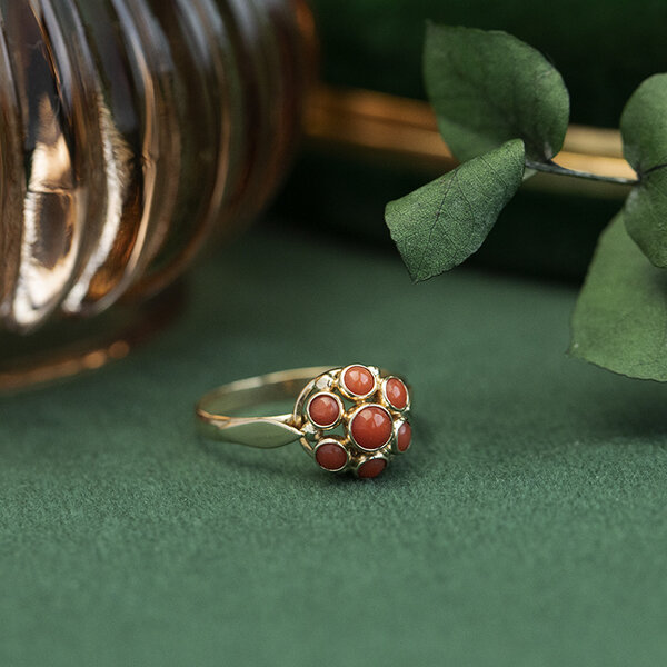 vintage Gouden ring met bloedkoraal 14 krt