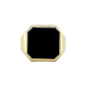 Gold signet ring with onyx 14 krt