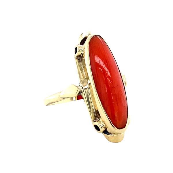 vintage Gold ring with blood coral 14 kt