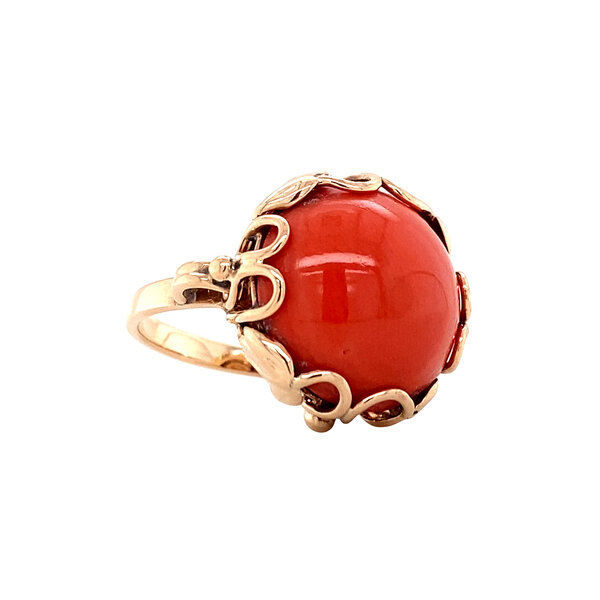 vintage Gold ring with blood coral 14 kt