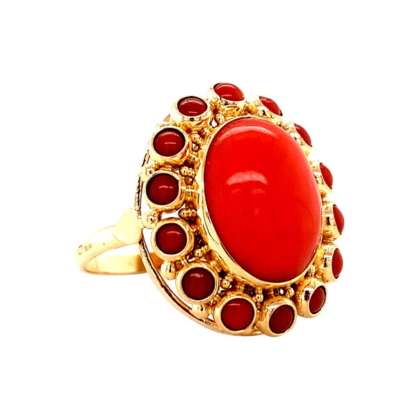 vintage Gold entourage ring with blood coral 14 kt