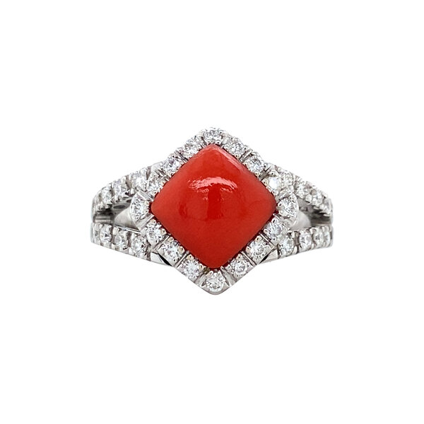 vintage White gold entourage ring with blood coral and diamond 18 kt