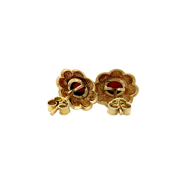 vintage Gouden oorstekers met bloedkoraal 14 krt