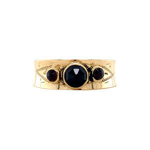 Gold ring with garnet 14 krt