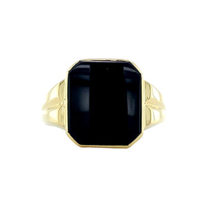 Gold signet ring with onyx 14 krt