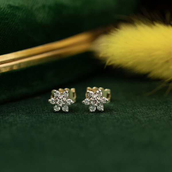 vintage Gouden entourage oorstekers met diamant 14 krt