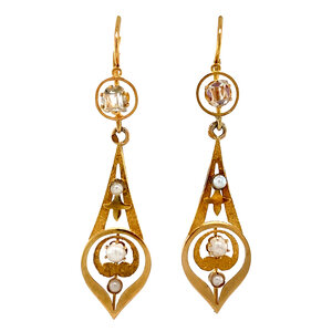 Gouden oorhangers met parel en diamant 18 krt