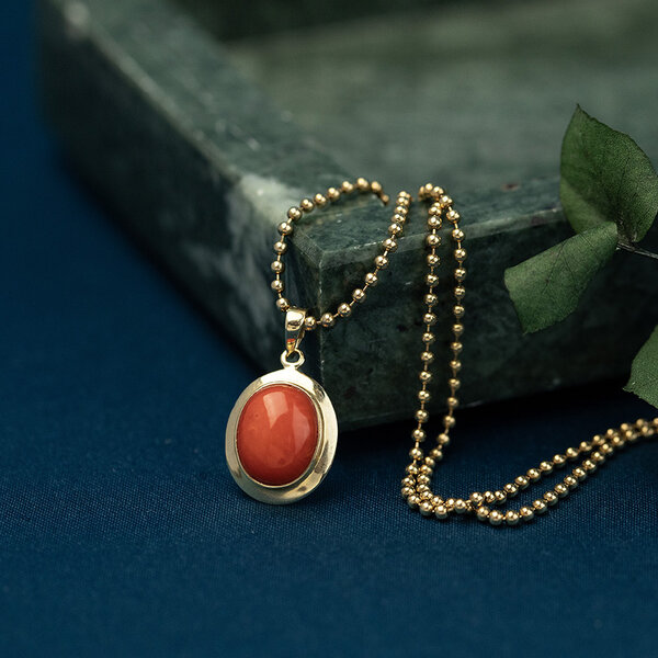 vintage Gold pendant with blood coral 14 krt