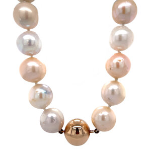 Pearl necklace with a gold clasp 14 krt