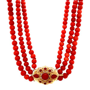 Blood coral necklace with gold clasp 14 krt