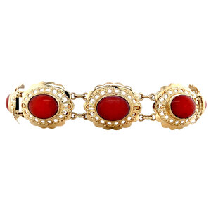 Gold bracelet with blood coral 14 krt