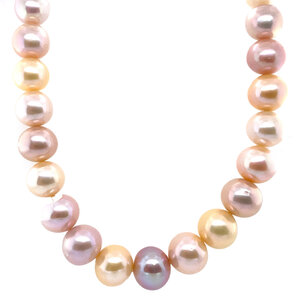 Schoeffel pearl necklace 18 krt