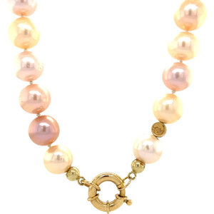 Schoeffel pearl necklace with gold clasp 14 krt