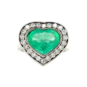 White gold ring with emerald and diamonds 18 krt