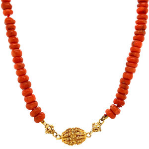 Bloedkoraal collier met gouden sluiting 14 krt