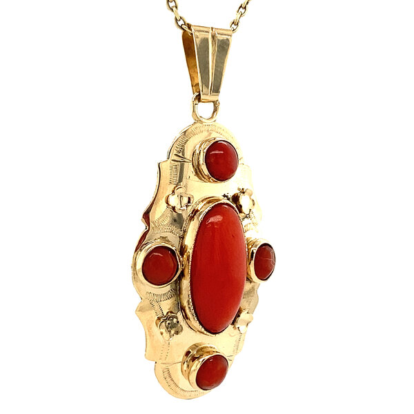 vintage Gold pendant with blood coral 14 kt