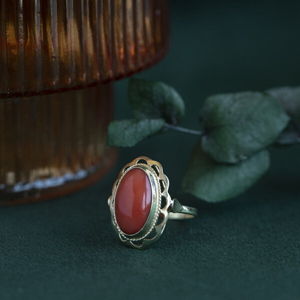 vintage Gouden ring met bloedkoraal 14 krt