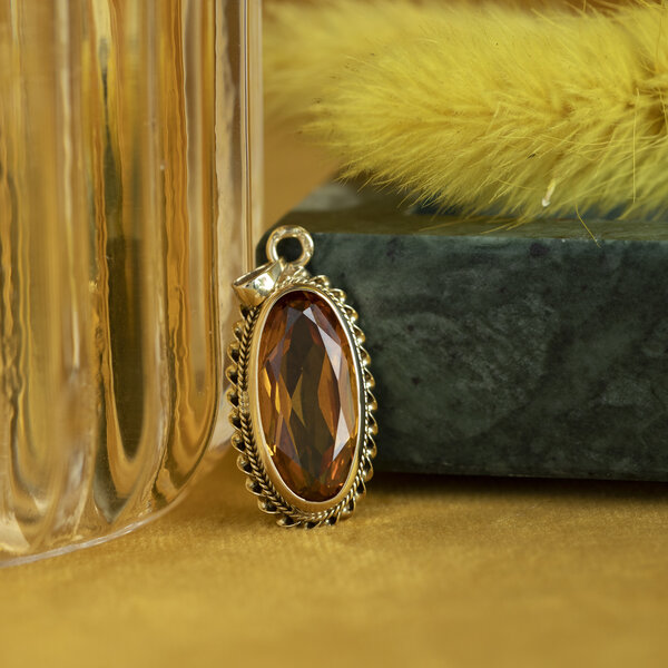 vintage Gold pendant with orange sapphire 14 krt