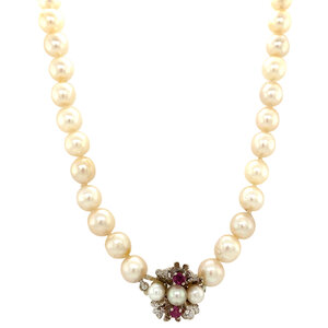Parel collier met witgouden sluiting met robijn 14 krt