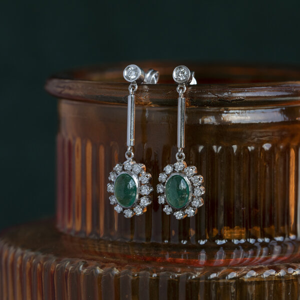 vintage Platina entourage oorhangers met smaragd en diamant 950