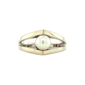 White gold ring with pearl 18 carat