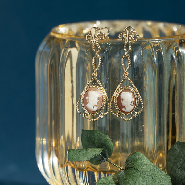 vintage Gouden oorhangers met camee 14 krt