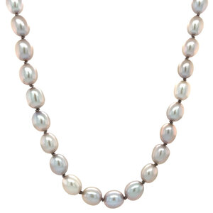 Pearl necklace with 14 carat gold clasp