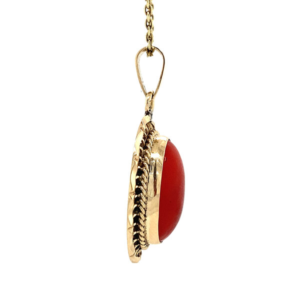 vintage Gold pendant with blood coral 14 kt