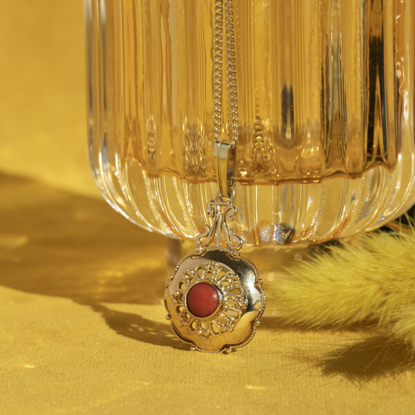 vintage Golden pendant with blood coral 14 kt
