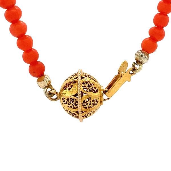 vintage Bloedkoraal collier met gouden sluiting 14 krt