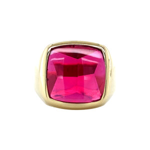 Gold signet ring with ruby 14 krt