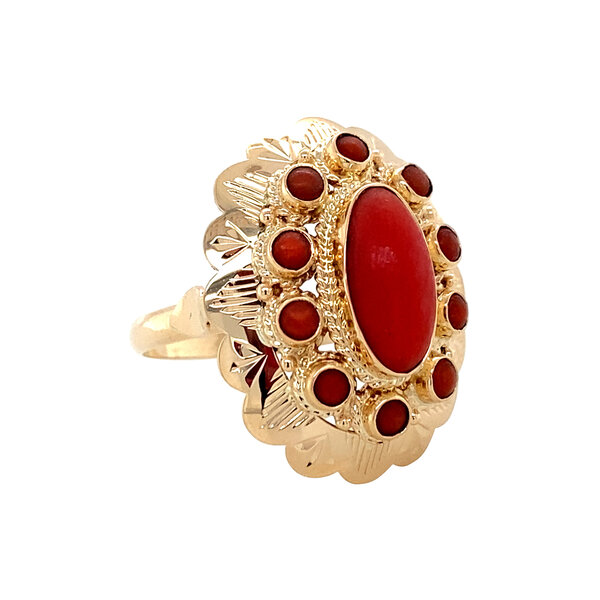 vintage Gold entourage ring with blood coral 14 kt