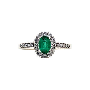 Witgouden entourage ring met smaragd en diamant 14 krt